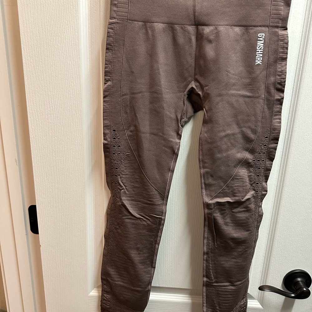 Gymshark Taupe Performance Leggings size M/NWOT A32